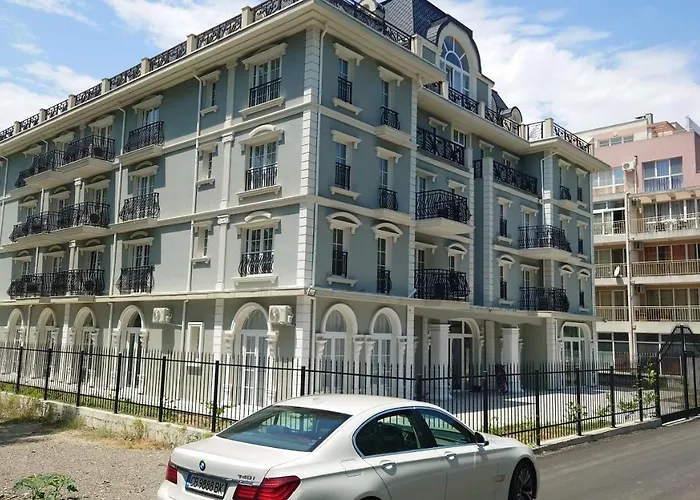 Riverside Vip аpartments 3*